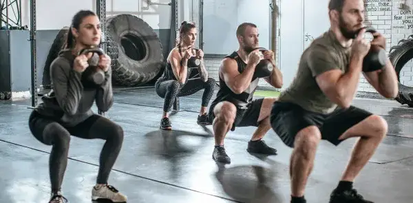 CrossFit: Czy warto? Zalety, wady, koszty i pierwsze kroki