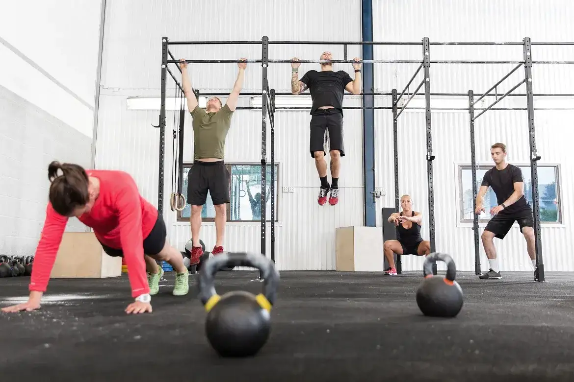 Zdjęcie CrossFit: Czy jest zdrowy? Fakty, ryzyka i jak trenować bezpiecznie